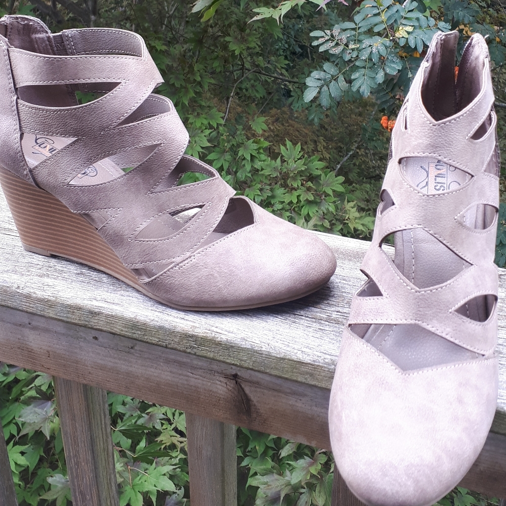 Dusty brown kenneth cole unlisted shoes
